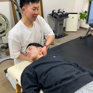 男性への施術風景